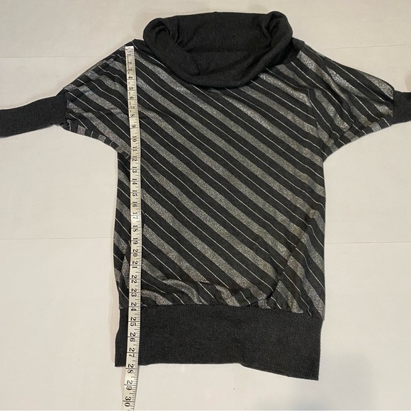 70. ⭐️Papaya gray & silver top - Picture 4 of 5
